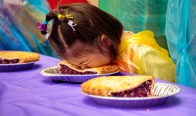 Boysenberry-pie-eating-contest-girl