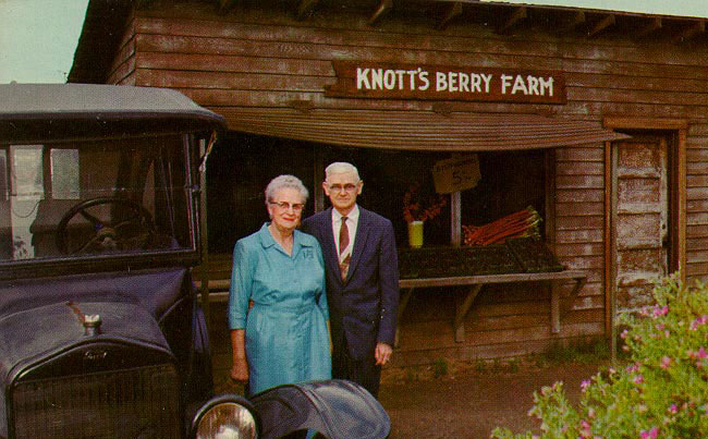 Walter-and-Cordelia-Knott-in-front-of-the-Berry-Stand-650px(1)