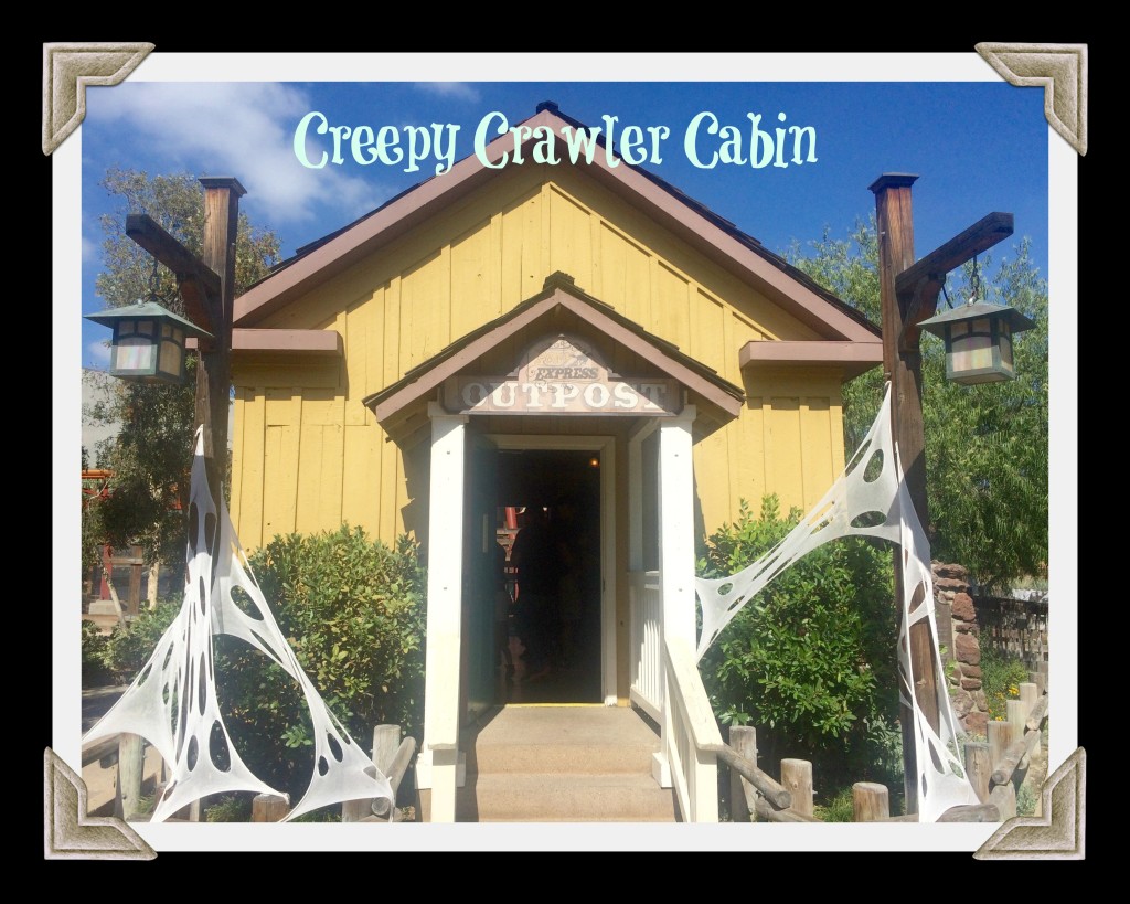 knotts-spooky-farm-creepy-crawler-cabin