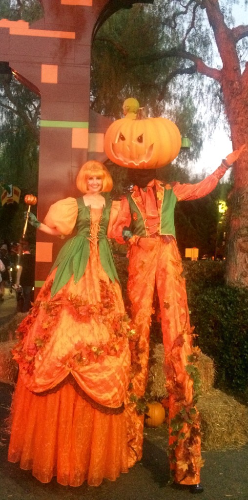 legoland-brick-or-treat-stilt-walkers