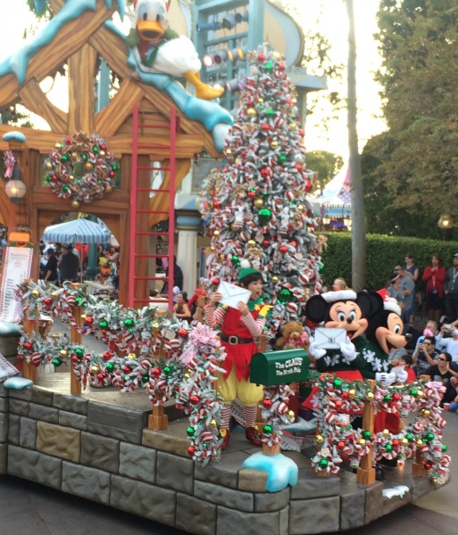 Disney-Holidays-Christmas-Fantasy-Mickey