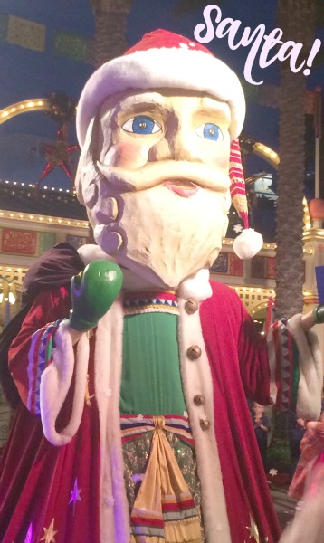 Disney-Holidays-Viva-Navidad-Santa