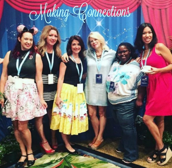 disney-social-media-moms-making-connections