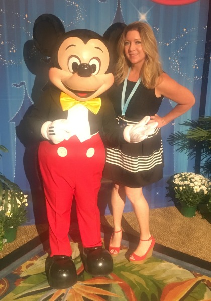 disney-social-media-moms-mickey