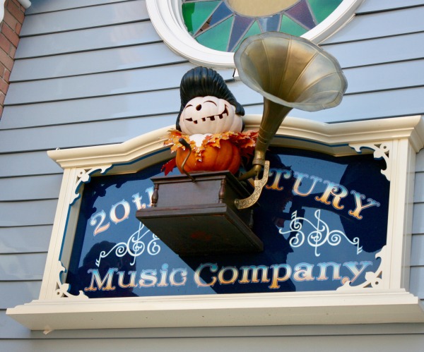 halloween-time-at-the-disneyland-resort-elvis-pumpkin