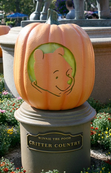 halloween-time-at-the-disneyland-resort-pooh-pumpkin