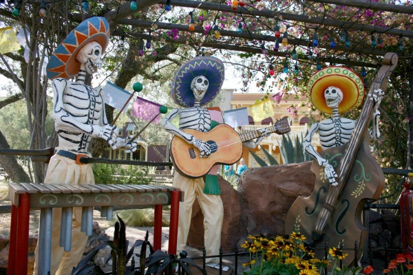 disney-halloween-time-dia-de-los-muertos-3-calacas