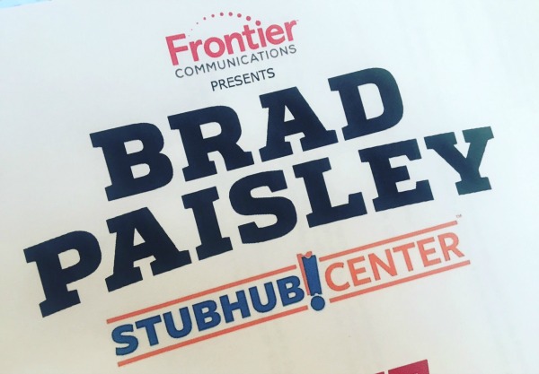 brad-paisley-concert-at-stub-hub-center-sign