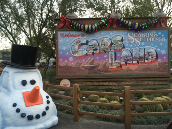 disneyland-holidays-carsland