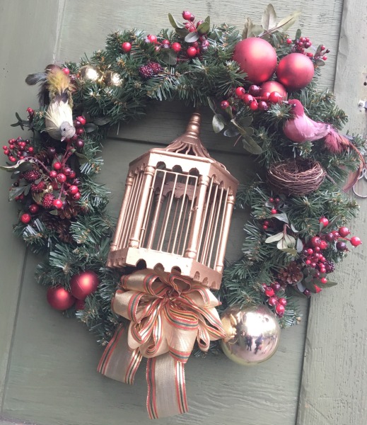 knotts-merry-farm-decorations-birdcage