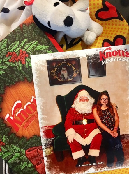 knotts-merry-farm-santa-photo