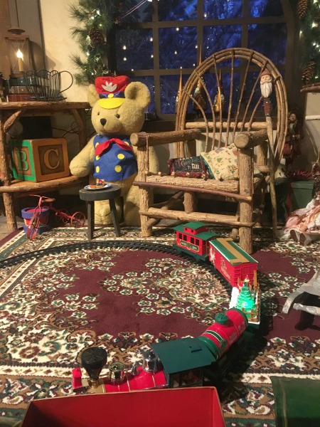 santas-christmas-cabin-toys