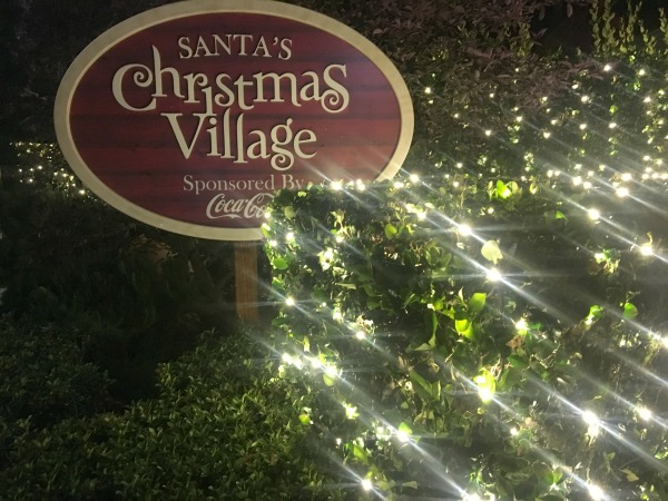santas-christmas-village-entrance