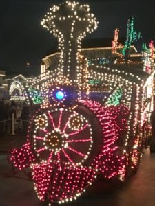 8 Fun Facts About the Main Street Electrical Parade + Dining Packages ...