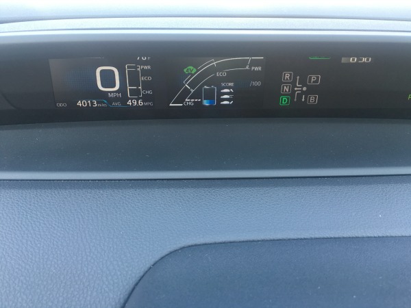 toyota-prius-dashboard-features