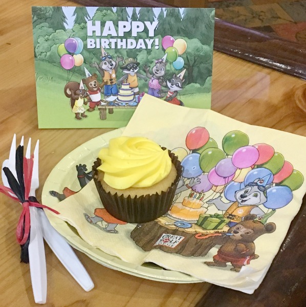great-wolf-lodge-southern-california-birthday-cupcakes