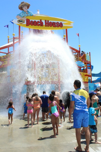 knotts-soak-city-beachhouse