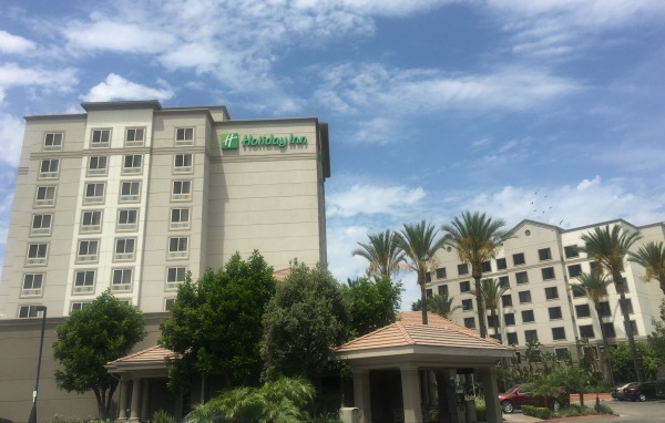 holiday-inn-summer-of-smiles-outside