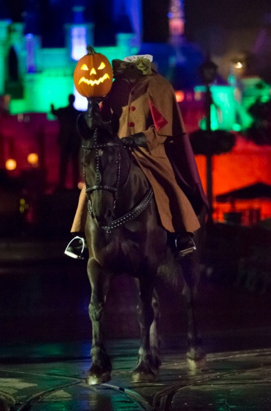 mickeys-halloween-party-headless-horseman