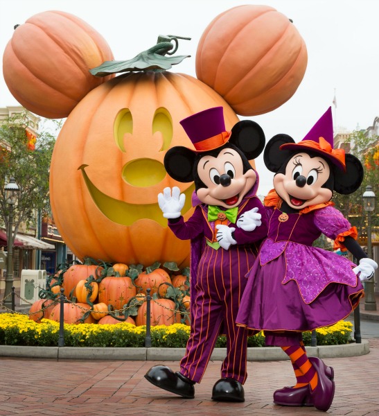 mickeys-halloween-party-mickey-and-minnie