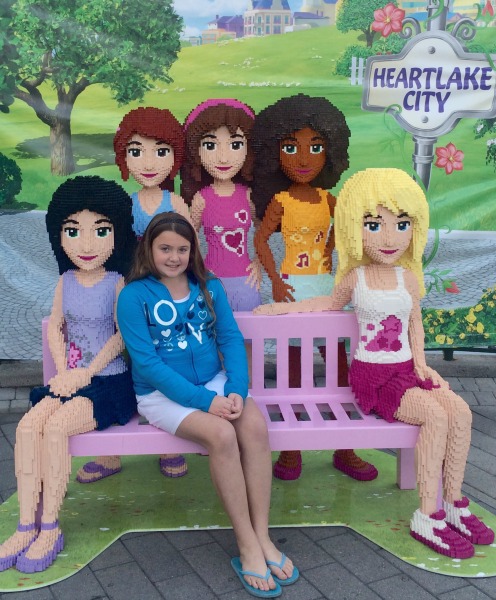 legoland-lego-friends-bench