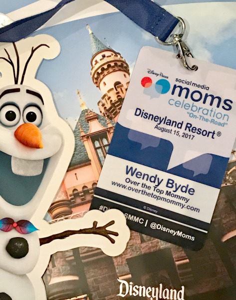 disney-social-media-moms-celebration-on-the-road-lanyard