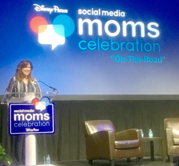 disney-social-media-moms-on-the-road-leanne