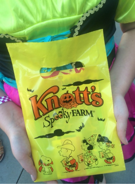 knotts-spooky-farm-trick-or-treat-bag