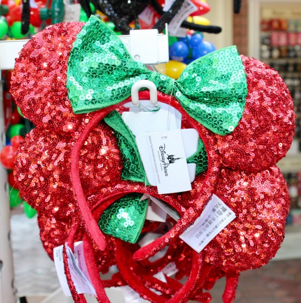 disneyland-holidays-red-sparkly-ears