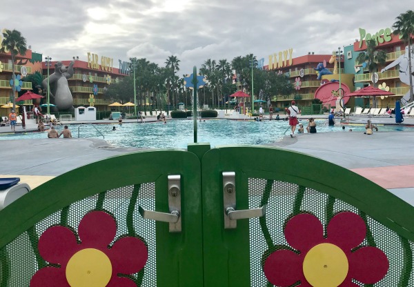 disneys-pop-century-pool-1