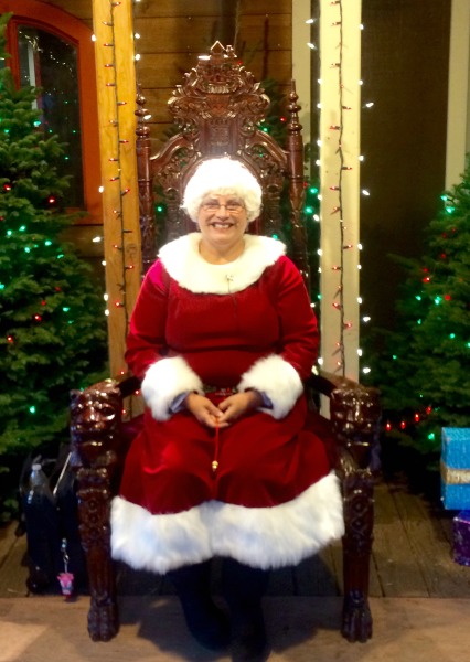 irvine-park-railroad-christmas-train-mrs-claus