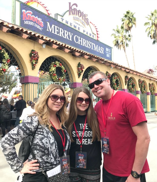 knotts-merry-farm-family-1