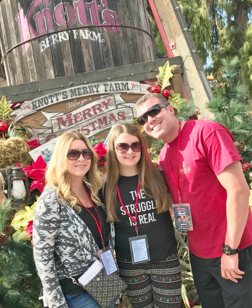 knotts-merry-farm-family-2