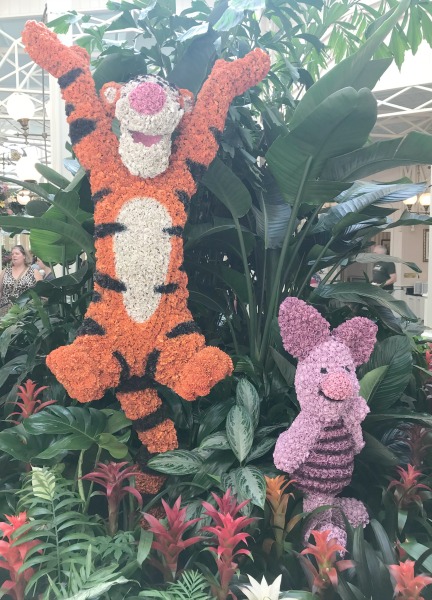the-crystal-palace-tigger-and-piglet-decor