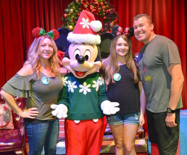 disneyland-holidays-with-mickey