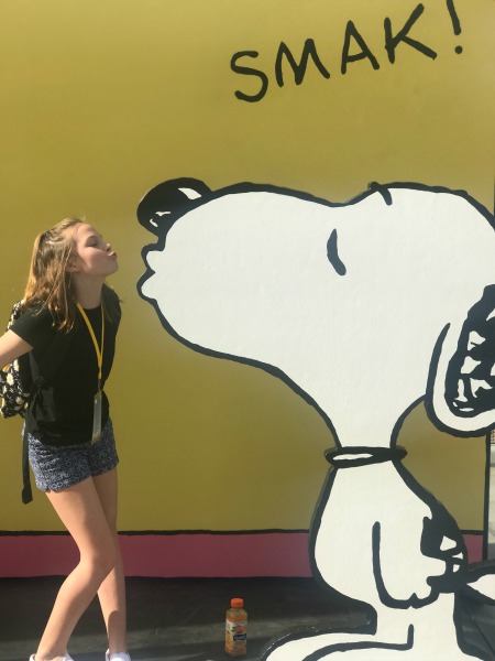 knotts-peanuts-celebration-snoopy-backdrop