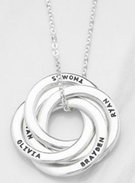 mothers-necklace-with-names