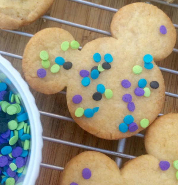 simple-mickey-mouse-cookies