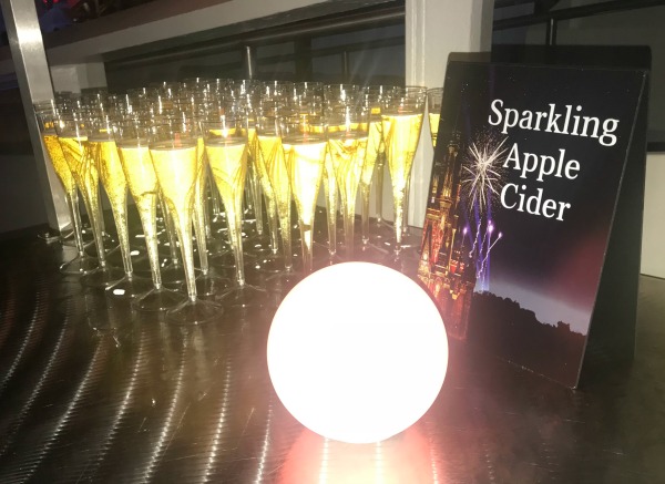 happily-ever-after-dessert-party-sparkling-apple-cider