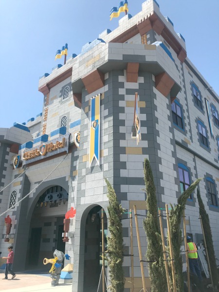 legoland-castle-hotel-exterior-1